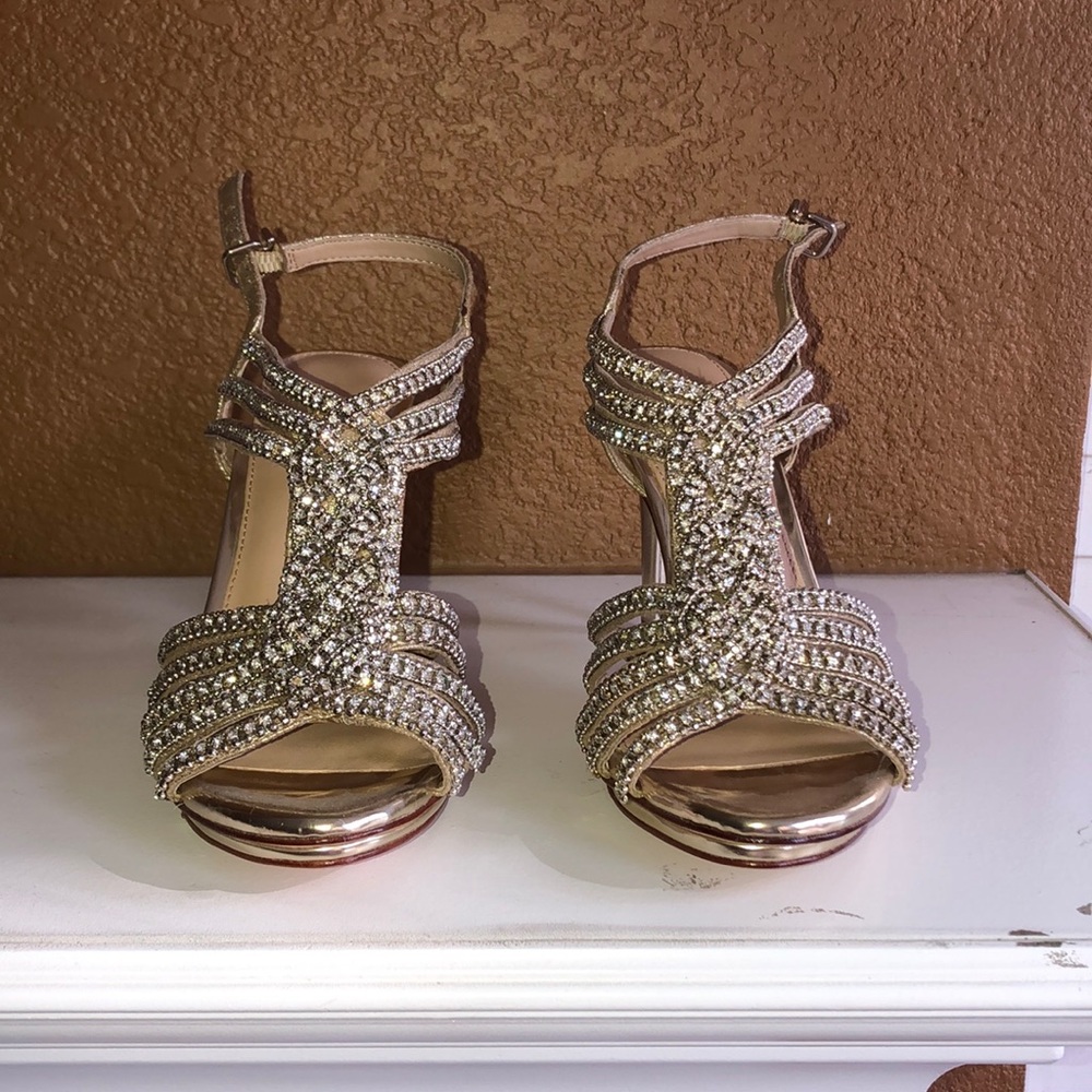 Antonio Melani Heels opened toed strappy gold